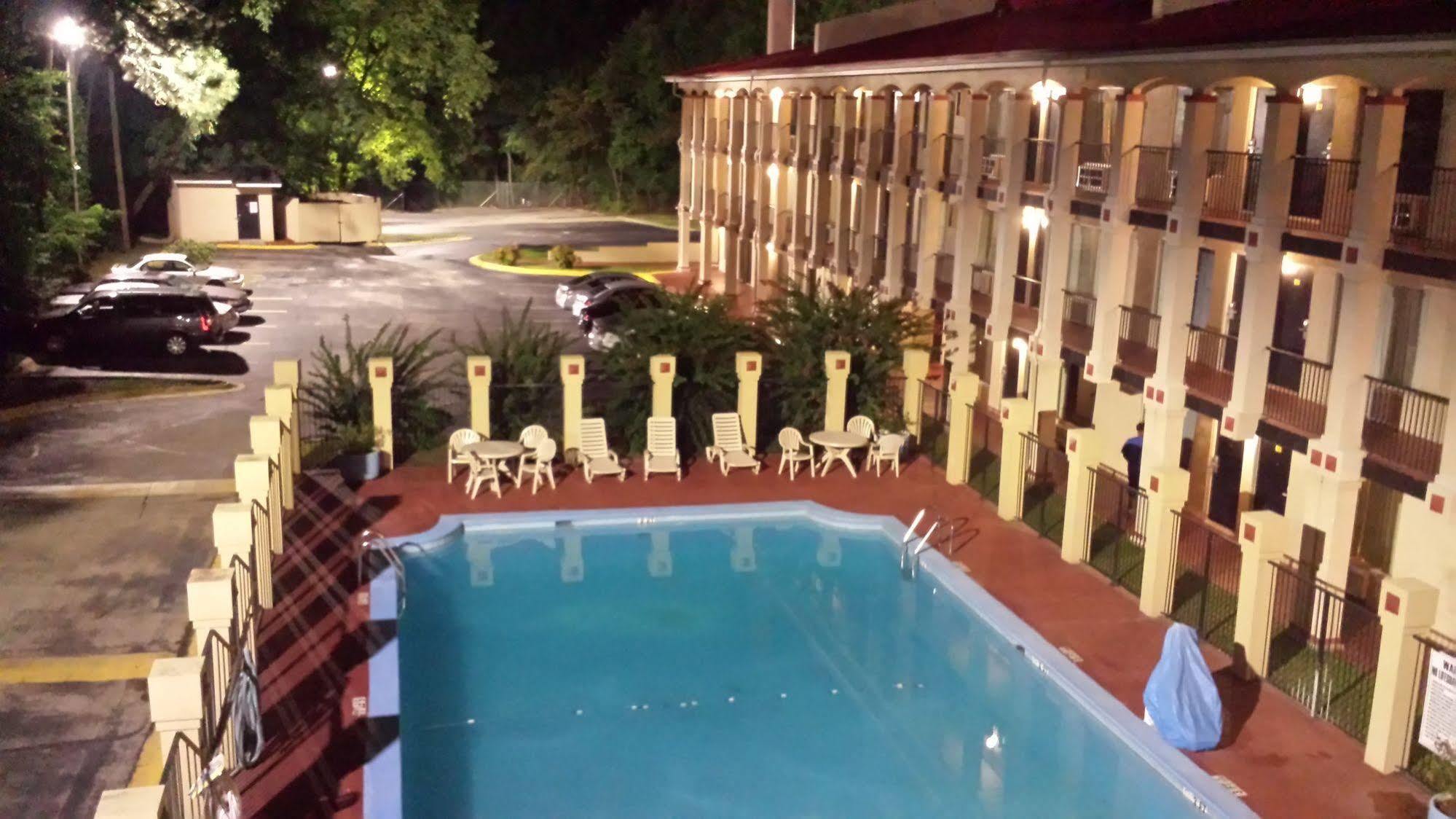 Super 8 By Wyndham College Park/atlanta Airport West Motel 3*